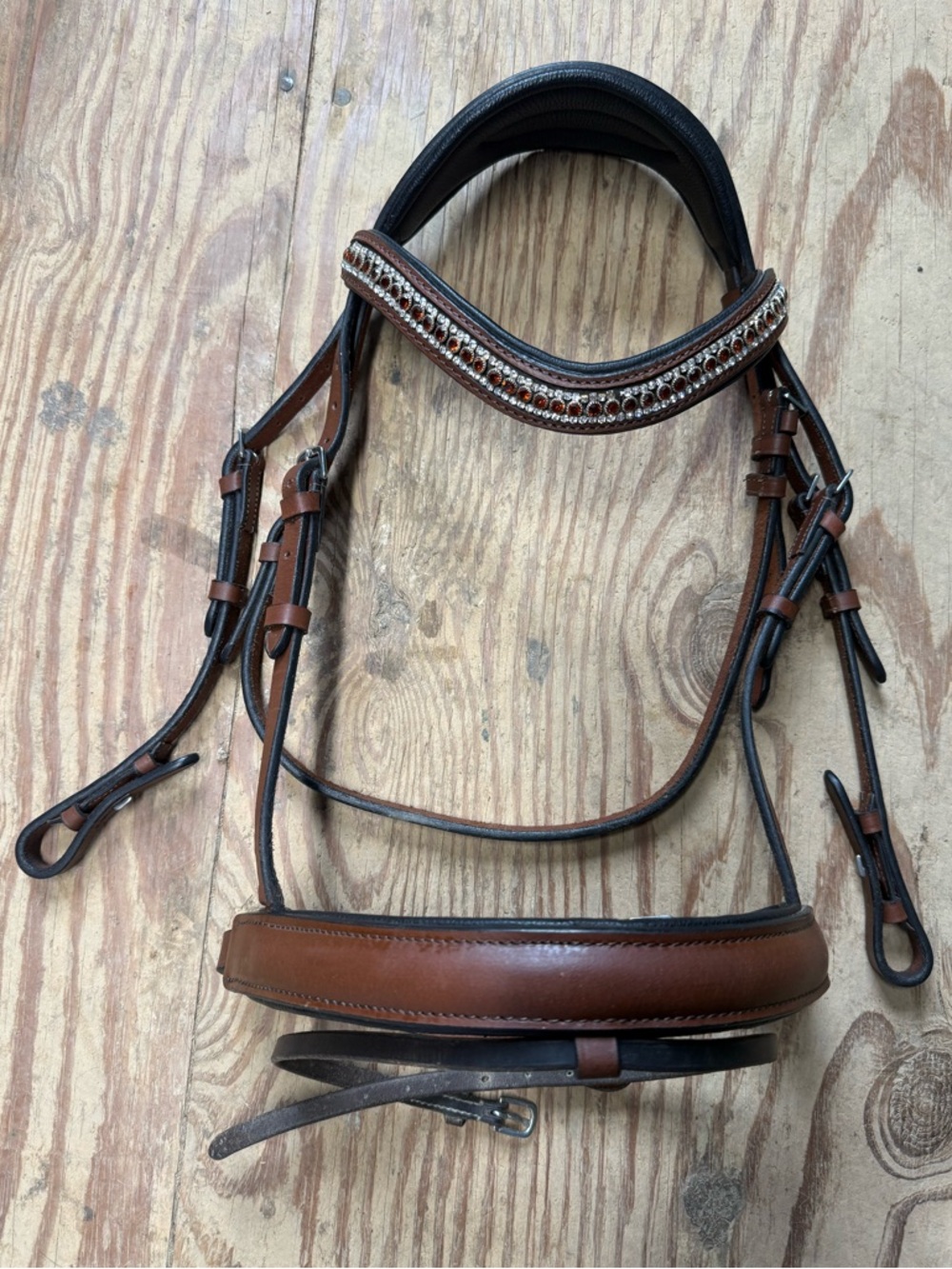 Brown anatomical cob bridle
